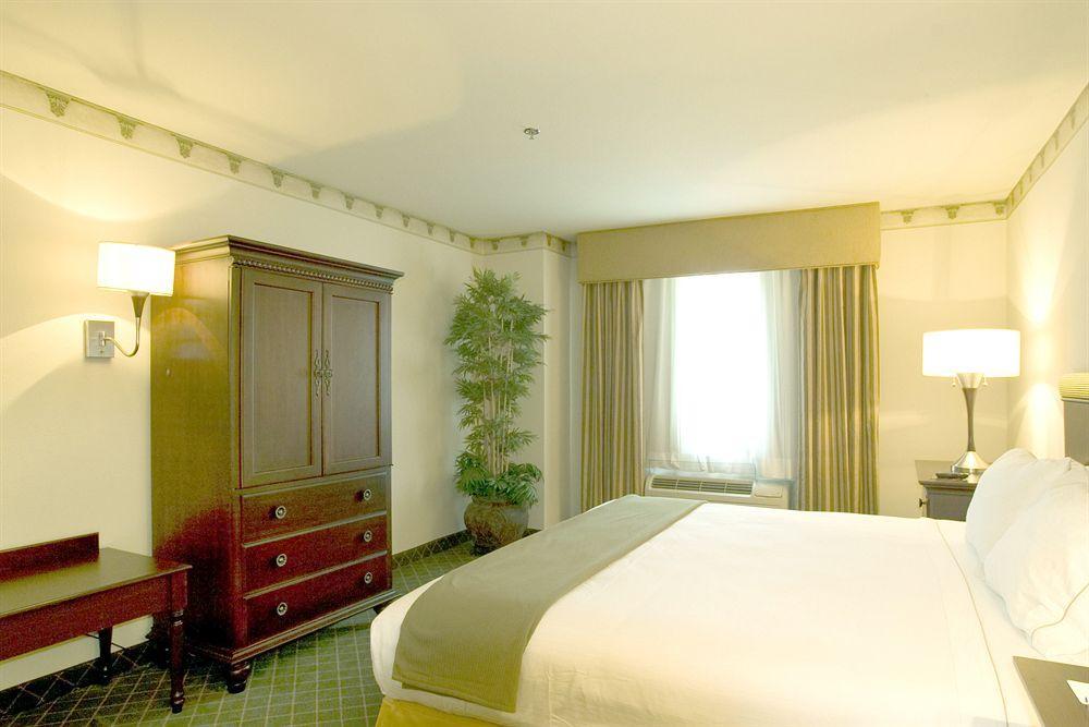 Holiday Inn Express & Suites - Pharr By Ihg Dış mekan fotoğraf